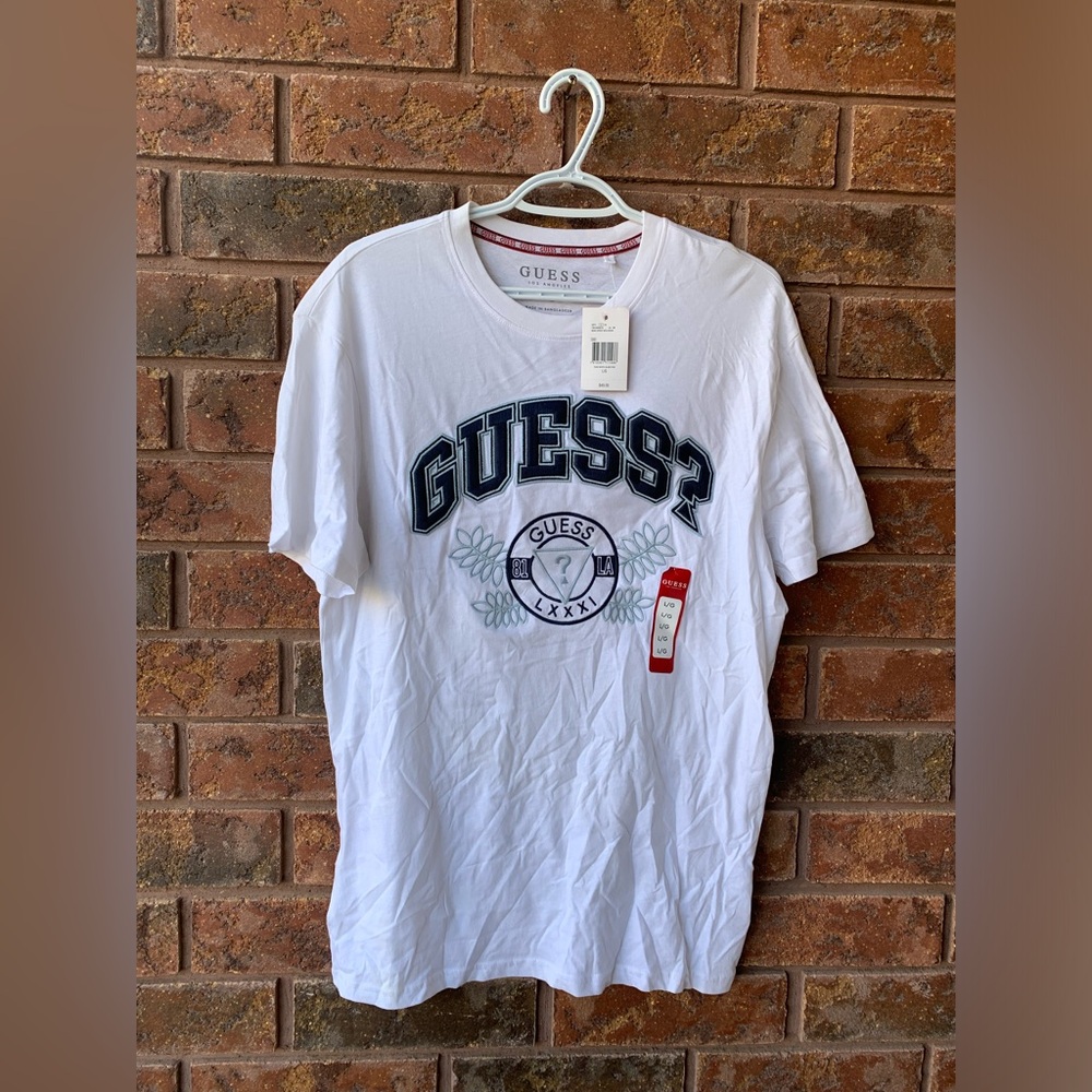 NWT GUESS T-SHIRT